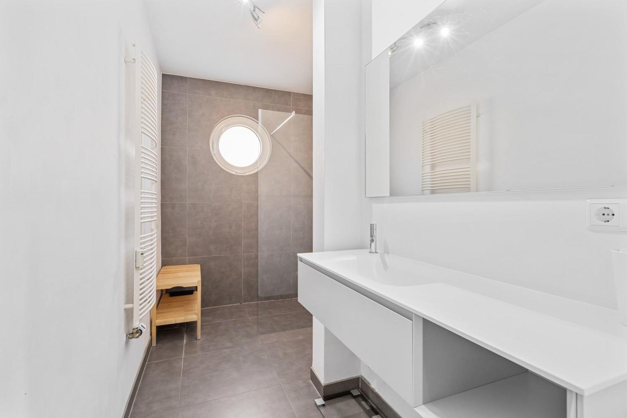 Modern Lux With Balcony In Apartment *