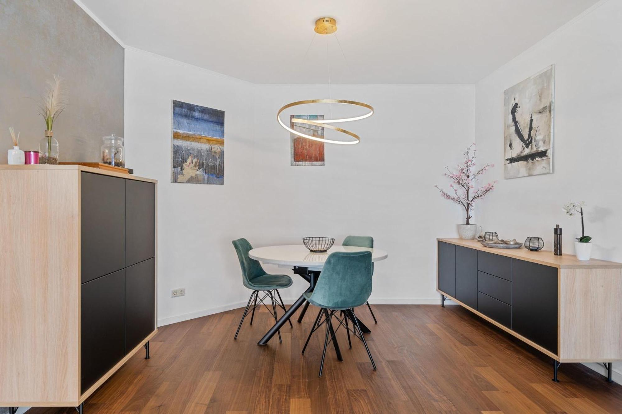 Modern Lux With Balcony In Apartment *
