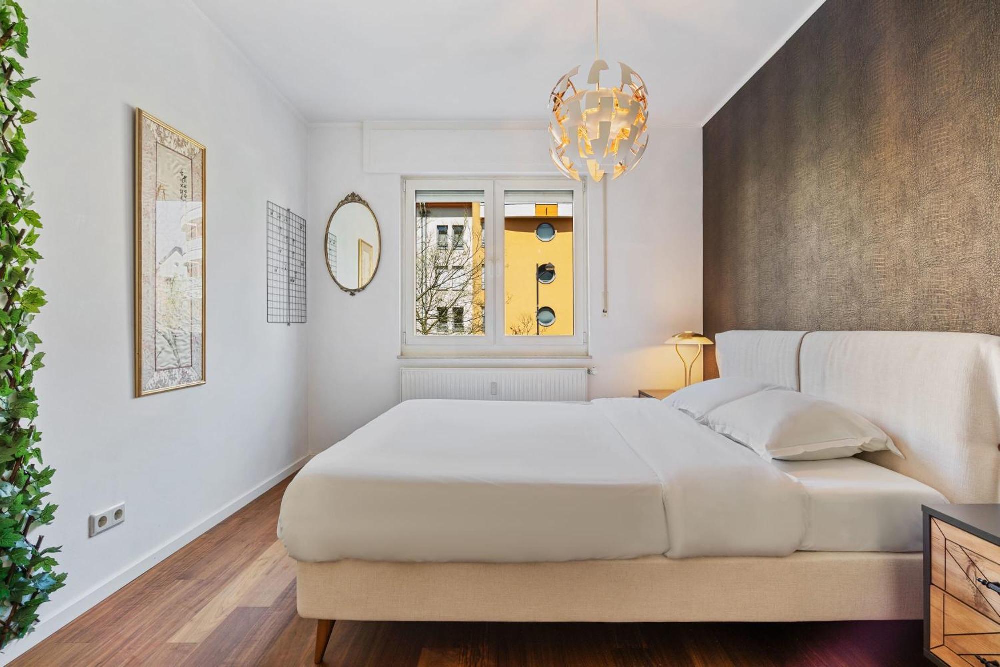 Modern Lux With Balcony In Apartment
